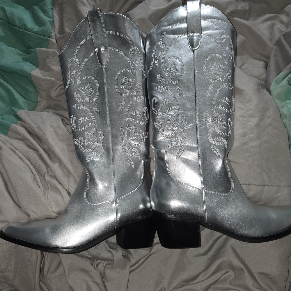 SILVER COWBOY BOOTS! BROADWAY READY!